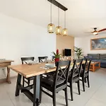 House * La Lajita